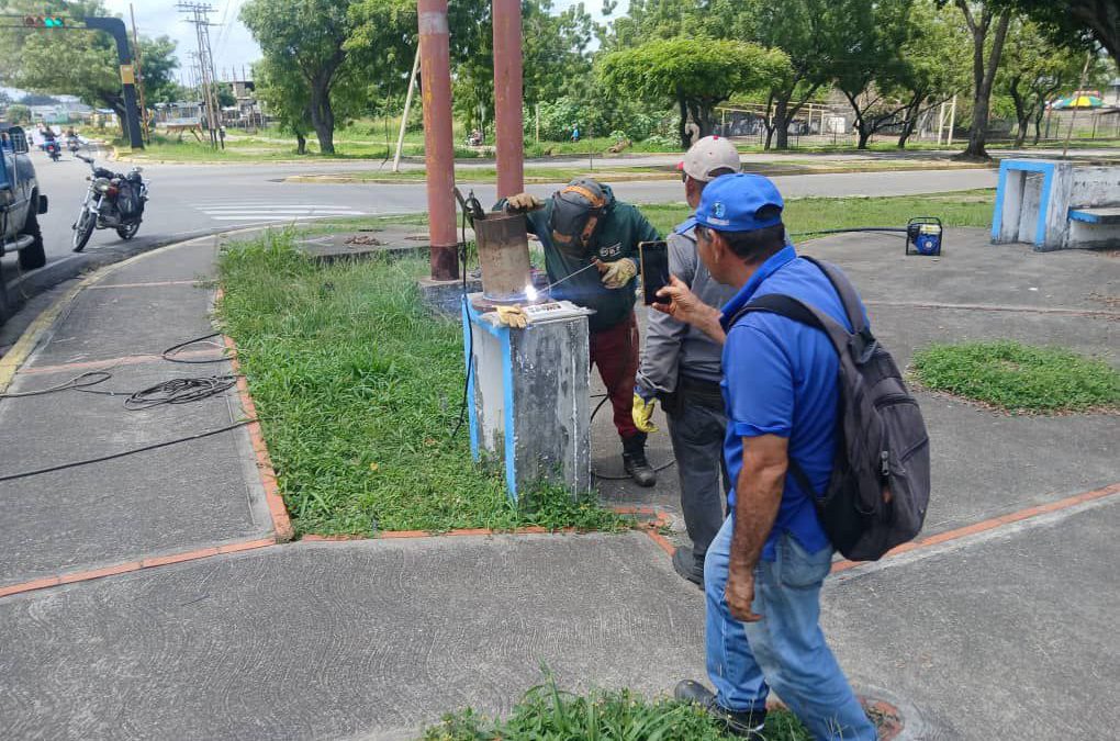 Sustituyen válvula del alimentador “La Pedregosa” en Avenida Páez