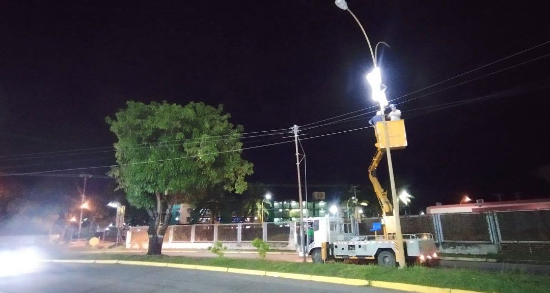 Gobierno de Lisandro Segura realiza mejoras de alumbrado público en El Vigía