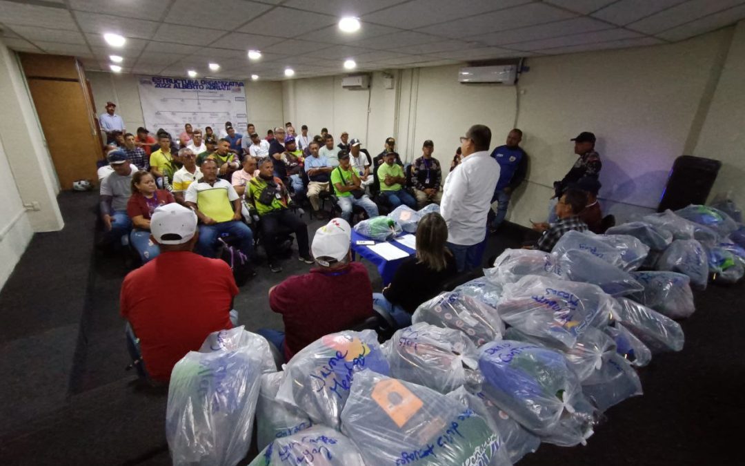 Alcalde Lisandro Segura dotó de uniformes al personal de Seguridad Interna del ayuntamiento