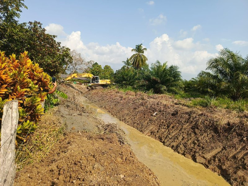 Alcaldía de Alberto Adriani avanza con trabajos de limpieza de canales de aguas pluviales en Los Naranjos