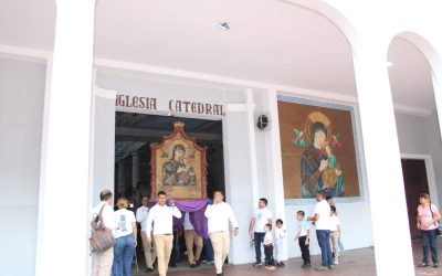 Gobierno municipal asistió a la actividad mil hombres rezando el rosario