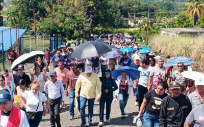 Alcalde Lisandro Segura acompañó el Viacrucis de la parroquia San José de La Blanca