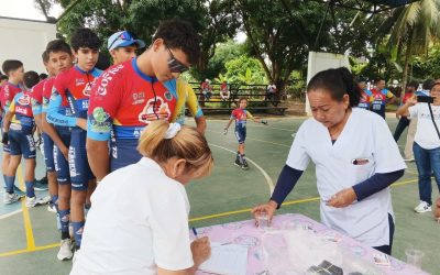 Equipo ciclístico Team Family – Alcaldía Alberto Adriani recibió jornada de desparasitación 