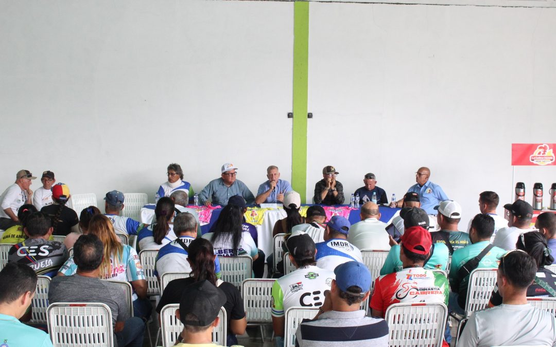 Alcalde Lisandro Segura presente en congresillo de la IV Vuelta a El vigía en Bicicleta