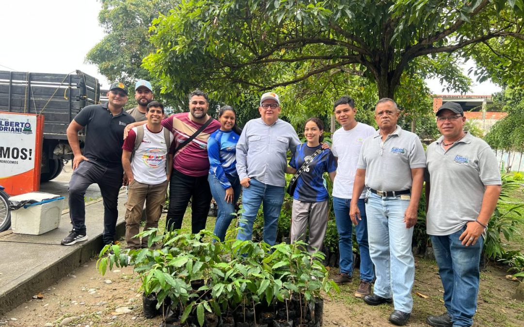 Alcalde Lisandro Segura continúa jornada de Arborización y Siembra de Jardines en El Vigía