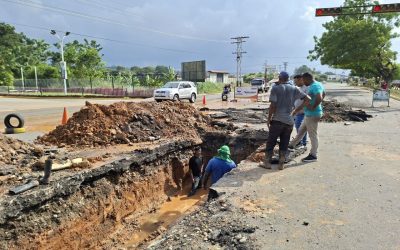 Alcaldía de Alberto Adriani e Hidroven reparan tubería principal en la avenida Don Pepe Rojas
