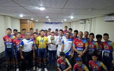 Alcalde Lisandro Segura Rinde Homenaje Al Equipo De Ciclismo Team Family Alcaldía-Gallina Dorada