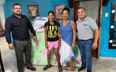 Gobierno de Lisandro Segura continúa entregando ayudas a familias damnificadas de La Guaira