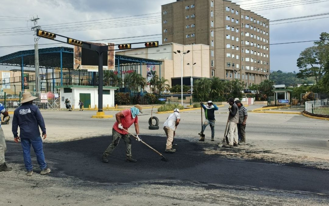 Gobierno municipal rehabilita vialidad en la intersección de las avenidas Don Pepe Rojas y Páez