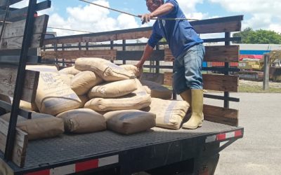 Gestión de Lisandro Segura entregó 30 sacos de cemento a la Mesa Técnica de Agua La Palmita