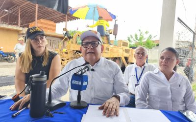 Alcalde Lisandro Segura destaca avances de obras durante su programa radial