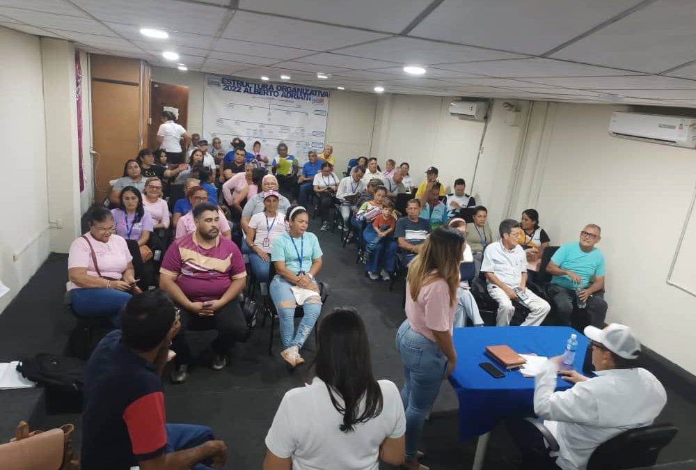 Alcalde Lisandro Segura coordina programación navideña junto con gerentes municipales